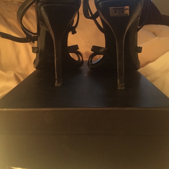 🔥🖤👠Gucci heels 👠🔥🖤 - Picture 3 of 4